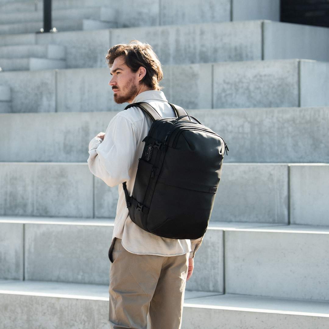 ReiksBack™ —  Mochila Vortex 60 L. Ahorra Espacio con Compresión al Vacío