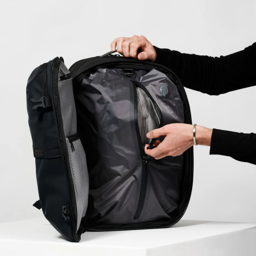 ReiksBack™ —  Mochila Vortex 60 L. Ahorra Espacio con Compresión al Vacío