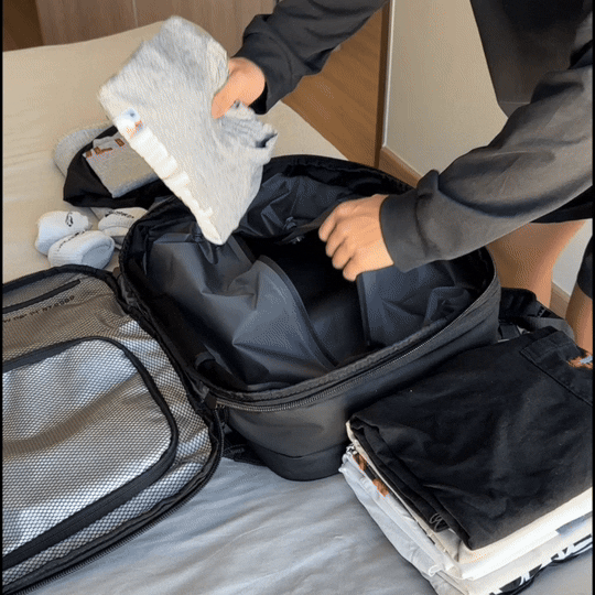 ReiksBack™ — Mochila Vortex 60 L. Ahorra Espacio con Compresión al Vac